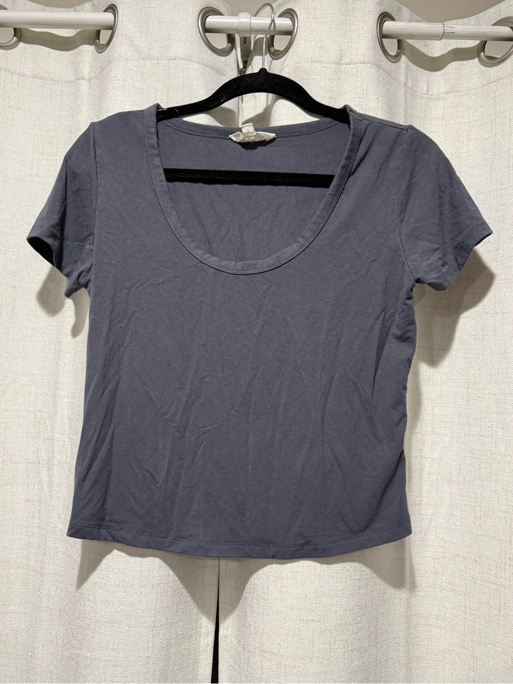 Pink Rose Scoop Neck Crop Tee in Charcoal Gray